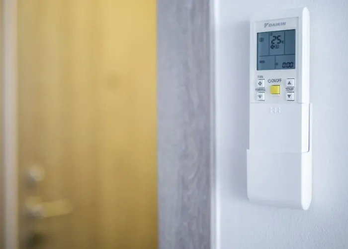 Spacious Modern Close To The *