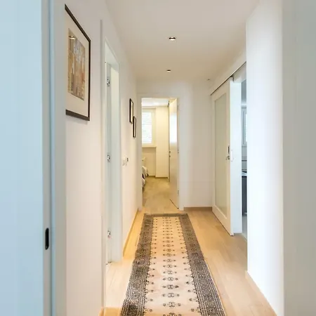 Apartman Spacious Modern Close To The *