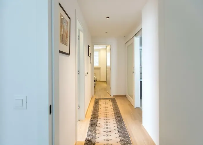 아파트 Spacious Modern Close To The *